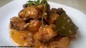 Pollo en salsa de ajillo - Autor: José Torres - Restaurante El Alcázar Pollo en salsa de Ajillo